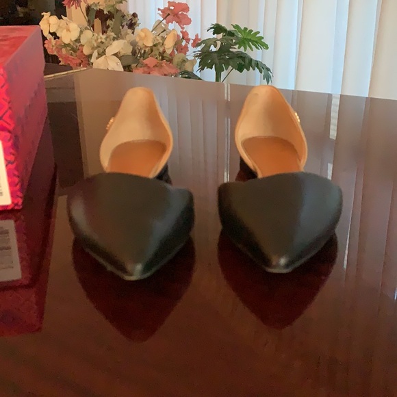Tory Burch Two-Tone Black / Clay Beige Leather Flats - Picture 2 of 15
